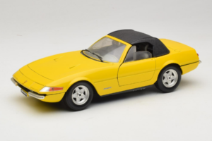 Ferrari 365 GTS/4 Daytona Avoauto Keltainen Techno Giodi 1:18 740028 Metalli