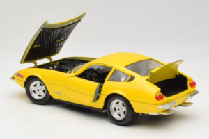 Ferrari 365 GTB/4 Daytona Keltainen Techno Giodi 1:18 40011-Y1 Metalli — kuva 4 / 7