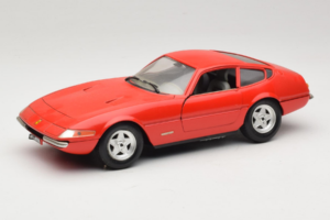 Ferrari 365 GTB/4 Daytona Punainen Techno Giodi 1:18 40011-P2 Metalli