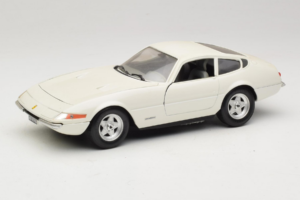Ferrari 365 GTB/4 Daytona Berlina Valkoinen Techno Giodi 1:18 74007 Metalli