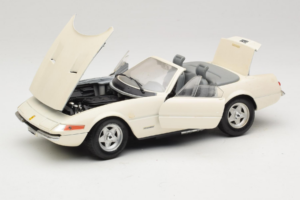 Ferrari 365 GTS/4 Spider Valkoinen Techno Giodi 1:18 40028 Metalli — kuva 2 / 8