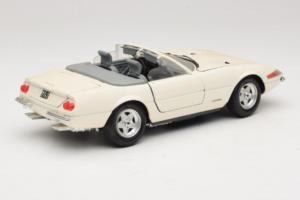 Ferrari 365 GTS/4 Spider Valkoinen Techno Giodi 1:18 40028 Metalli — kuva 3 / 8