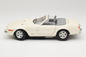 Ferrari 365 GTS/4 Spider Valkoinen Techno Giodi 1:18 40028 Metalli — kuva 4 / 8