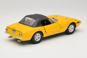 Ferrari 365 GTS Keltainen Mustalla Katolla Solido 1:18 8018 Metalli — kuva 3 / 8