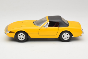 Ferrari 365 GTS Keltainen Mustalla Katolla Solido 1:18 8018 Metalli — kuva 4 / 8