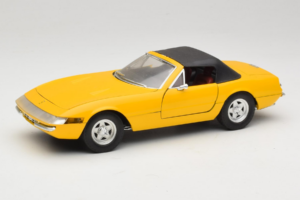 Ferrari 365 GTS Keltainen Mustalla Katolla Solido 1:18 8018 Metalli