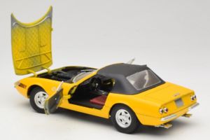 Ferrari 365 GTS Keltainen Mustalla Katolla Solido 1:18 8018 Metalli — kuva 5 / 8