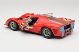 Ferrari 412P #23 W. Mairesse / J. Beurlys Le Mans 1967 Punainen Revell 1:18 48826 Metalli — kuva 5 / 8