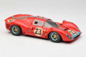 Ferrari 412P #23 W. Mairesse / J. Beurlys Le Mans 1967 Punainen Revell 1:18 48826 Metalli — kuva 6 / 8