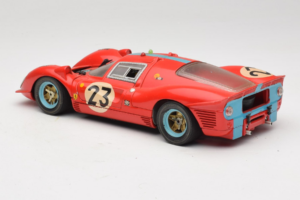 Ferrari 412P #23 W. Mairesse / J. Beurlys Le Mans 1967 Punainen Revell 1:18 48826 Metalli — kuva 7 / 8