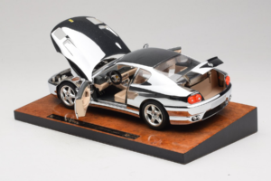 Ferrari 456 GT Chrome Silver Bburago 1:18 3746-R1 Metalli — kuva 5 / 8