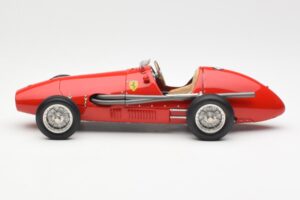 Ferrari 500 F2 #1 A. Ascari F1 Double World Champion 1952-1953 CMC 1:18 M-056 Metalli — kuva 3 / 6