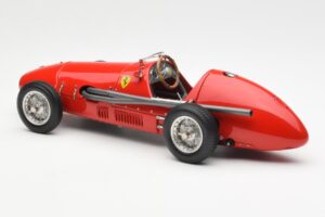 Ferrari 500 F2 #1 A. Ascari F1 Double World Champion 1952-1953 CMC 1:18 M-056 Metalli — kuva 5 / 6