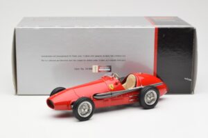 Ferrari 500 F2 #1 A. Ascari F1 Double World Champion 1952-1953 CMC 1:18 M-056 Metalli — kuva 6 / 6