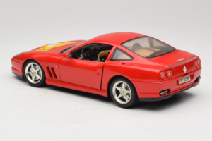 Ferrari 550 Maranello 22 Jahre Ferrari Model Club Punainen Bburago 1:18 3064-P2 Metalli — kuva 7 / 8