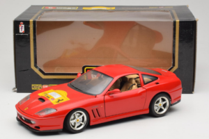 Ferrari 550 Maranello 22 Jahre Ferrari Model Club Punainen Bburago 1:18 3064-P2 Metalli — kuva 8 / 8