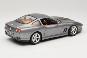 Ferrari 550 Maranello 25 Jahre Ferrari Model Club Hopea 2. Versio Bburago 1:18 3064-S1 Metalli — kuva 3 / 8