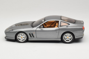 Ferrari 550 Maranello 25 Jahre Ferrari Model Club Hopea 2. Versio Bburago 1:18 3064-S1 Metalli — kuva 4 / 8
