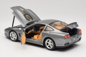 Ferrari 550 Maranello 25 Jahre Ferrari Model Club Hopea 2. Versio Bburago 1:18 3064-S1 Metalli — kuva 5 / 8