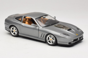 Ferrari 550 Maranello 25 Jahre Ferrari Model Club Hopea 2. Versio Bburago 1:18 3064-S1 Metalli — kuva 6 / 8