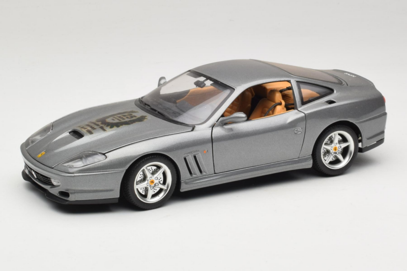 Ferrari 550 Maranello 25 Jahre Ferrari Model Club Hopea 2. Versio Bburago 1:18 3064-S1 Metalli