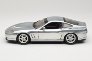 Ferrari 550 Maranello Chrome Silver Hot Wheels 1:18 25740 Metalli — kuva 4 / 8