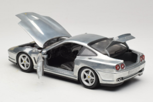 Ferrari 550 Maranello Chrome Silver Hot Wheels 1:18 25740 Metalli — kuva 5 / 8
