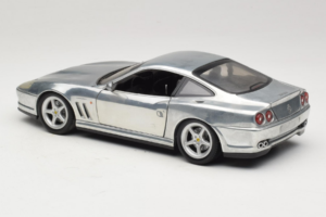 Ferrari 550 Maranello Chrome Silver Hot Wheels 1:18 25740 Metalli — kuva 7 / 8