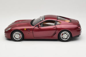 Ferrari 599 GTB Fiorano Tummanpunainen Hot Wheels 1:18 M1200 Metalli — kuva 4 / 8