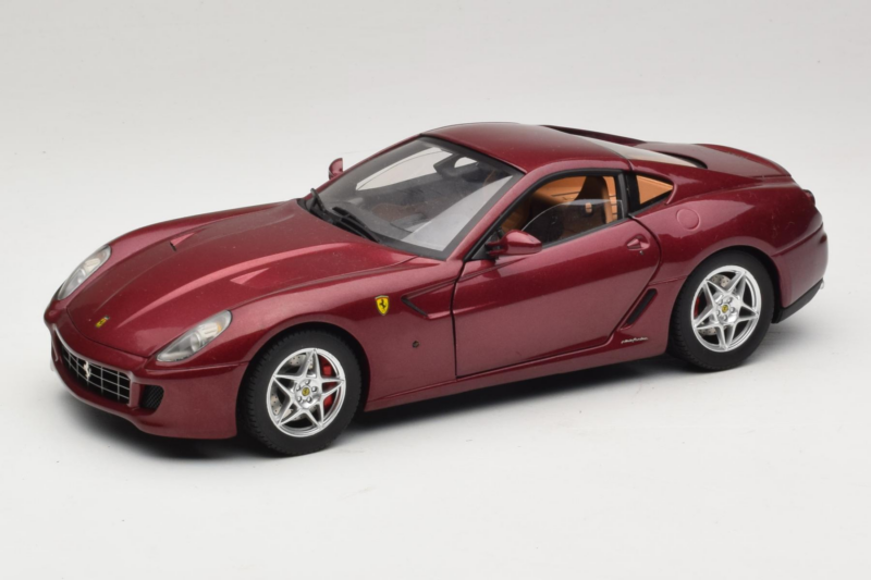 Ferrari 599 GTB Fiorano Tummanpunainen Hot Wheels 1:18 M1200 Metalli