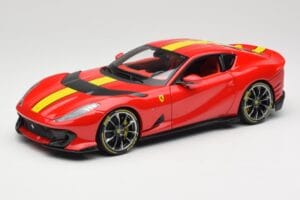 Ferrari 812 Competizione Rosso Corsa Keltaisilla Raidoilla Bburago 1:18 18-16915 Metalli
