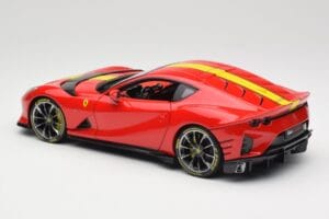 Ferrari 812 Competizione Rosso Corsa Keltaisilla Raidoilla Bburago 1:18 18-16915 Metalli — kuva 7 / 8