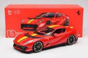 Ferrari 812 Competizione Rosso Corsa Keltaisilla Raidoilla Bburago 1:18 18-16915 Metalli — kuva 8 / 8