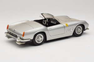 Ferrari California Avoauto Hopea Tonka 1:18 01109-S1 Metalli — kuva 3 / 8