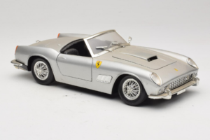 Ferrari California Avoauto Hopea Tonka 1:18 01109-S1 Metalli — kuva 6 / 8