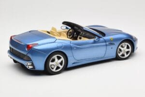 Ferrari California Vaaleansininen Hot Wheels 1:18 N2043 Metalli — kuva 3 / 8