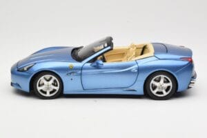 Ferrari California Vaaleansininen Hot Wheels 1:18 N2043 Metalli — kuva 4 / 8