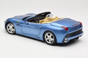 Ferrari California Vaaleansininen Hot Wheels 1:18 N2043 Metalli — kuva 7 / 8