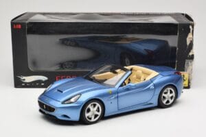 Ferrari California Vaaleansininen Hot Wheels 1:18 N2043 Metalli — kuva 8 / 8