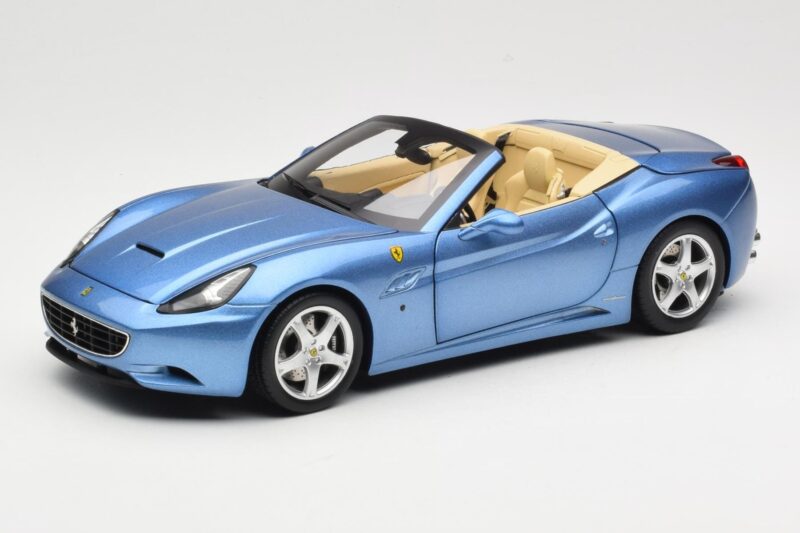 Ferrari California Vaaleansininen Hot Wheels 1:18 N2043 Metalli