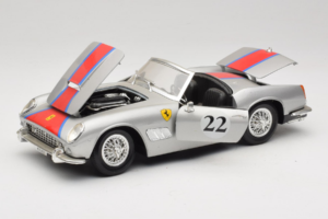 Ferrari California #22 Hopea Punainen Raita 1966 Tonka 1:18 01109-S2 Metalli — kuva 2 / 8