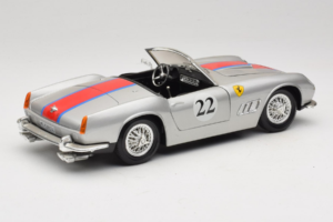 Ferrari California #22 Hopea Punainen Raita 1966 Tonka 1:18 01109-S2 Metalli — kuva 3 / 8