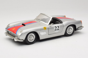 Ferrari California #22 Hopea Punainen Raita 1966 Tonka 1:18 01109-S2 Metalli