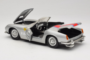 Ferrari California #22 Hopea Punainen Raita 1966 Tonka 1:18 01109-S2 Metalli — kuva 5 / 8