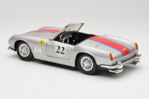 Ferrari California #22 Hopea Punainen Raita 1966 Tonka 1:18 01109-S2 Metalli — kuva 7 / 8