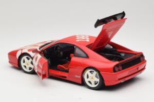 Ferrari F355 Berlinetta Punainen valkoisilla vanteilla UT Models 1:18 180074020-P2 Metalli — kuva 5 / 8