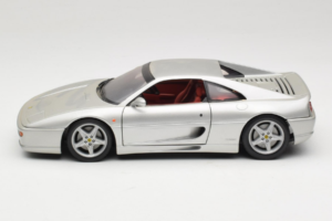 Ferrari F355 Berlinetta Hopea UT Models 1:18 180074020-S1 Metalli — kuva 4 / 8