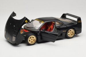 Ferrari F40 Musta Kultaisilla Pyörillä Bburago 1:18 3032-B2 Metalli — kuva 2 / 8