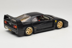 Ferrari F40 Musta Kultaisilla Pyörillä Bburago 1:18 3032-B2 Metalli — kuva 3 / 8