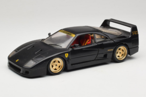 Ferrari F40 Musta Kultaisilla Pyörillä Bburago 1:18 3032-B2 Metalli
